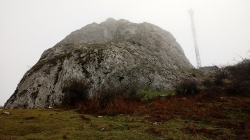 Gazteluberri (870m) harkaitza