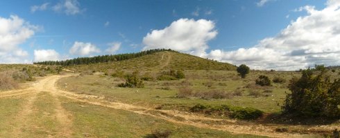 Mendibelako hegoaldeko gailurra, tako geodesiko batek seinalatua