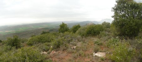 Behatoki bat ermitaren hegoaldean, tako geodesikoarekin