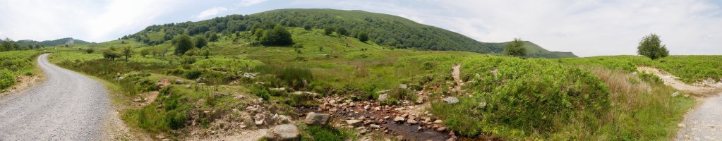 Goikogane iturriaren ingurutik Oderiagaren ipar magalaren ikuspegi zabala