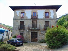 Ostatua Jauregia Leintz Gatzagan