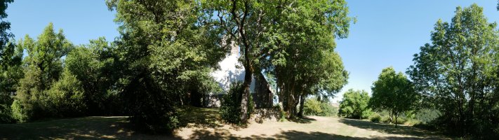 Andra Mari Zuria ermita haritzen artean, Jaurrieta