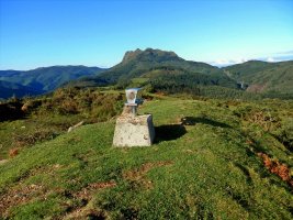 Tontorra. Atzean, Aiako Harria