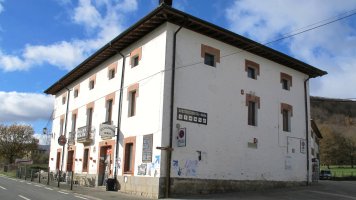 Apeztegiberria etxea, Jauntsarats-Basaburua