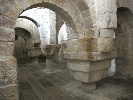 Leire monastegia, Esa