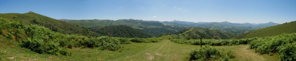 Atxulegiren hegoaldeko magaletik ikuspegi zabala