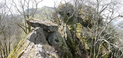 Bi tontorren arteko pasartea