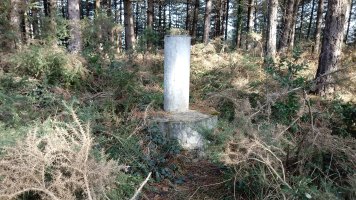 Azalgarate (582m) tontorreko erpin geodesikoa