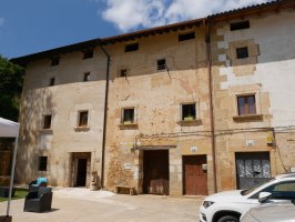 Goikara auzoko etxeak, Apilaiz