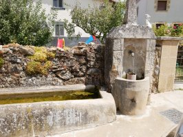 Goikara auzoko iturria, Apilaiz