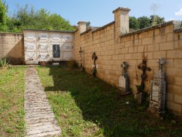 Hilerria elizaren aldamenean, Aletxa