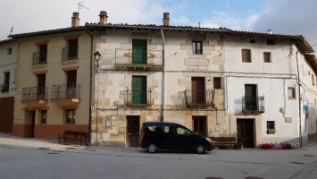 Kale nagusiko etxeak, Maeztu