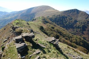 Hegoaldeko ertza goitik ikusita