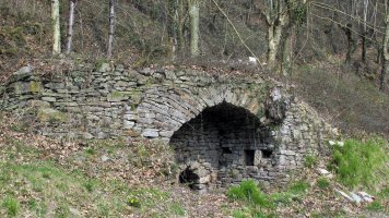 Karobia errepide bazterrean, Zubieta