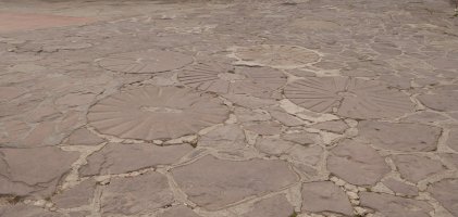 Errotarriak plazako zoruan, Zubieta