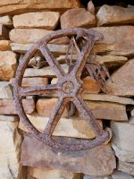 Burdinazko gurpila eta satorrentzako tranpak