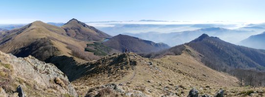 Ekaitzatik Ekialdera begira: Mendieder eta Mendaur ezker aldean, Oltzorrotz eskubian