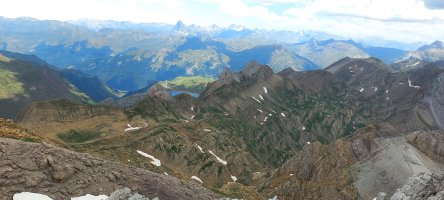 Bisaurin (2670m) Portaza lepoa eta Estanes aintzira alderako ikuspegia