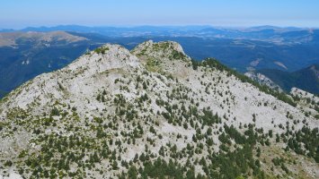 Ezkaurre Txikiaren bi tontorrak Baines aldetik