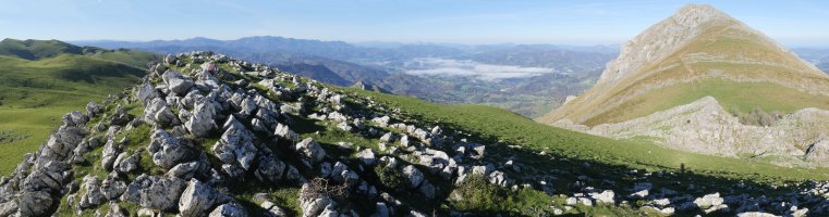 Auntzizegi tontorra eta Larrunarri