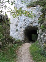 Lareo aldeko bideko tunelarren sarrera