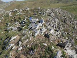 Beleku, txartelontzia duen muinoa