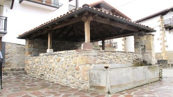 Iturria eta garbitokia, Artze-Donamaria