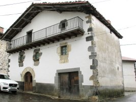 Arotzenea etxea, Saldias