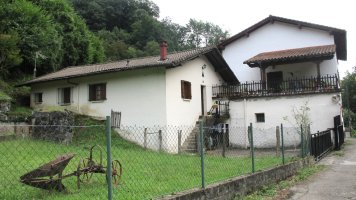 Uharteko Errota, Lesaka