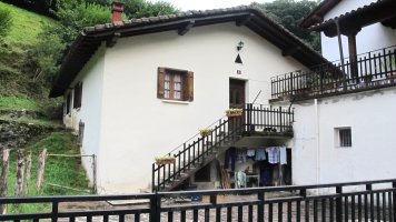 Uharteko Errota, Lesaka