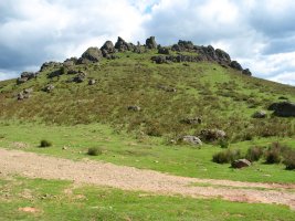 Buluntza inguruko muinoa haitzez koroatua