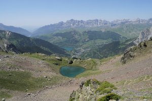 Ibonciechoko iboia aurrean, eta Sallent tartean eta Partacua mendizerra atzean, urrutian.