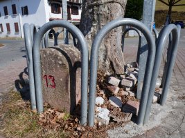 R13 mugarria Ibardingo bidegurutzean