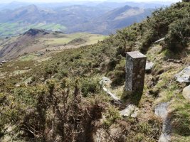 28. mugarria Larrunen