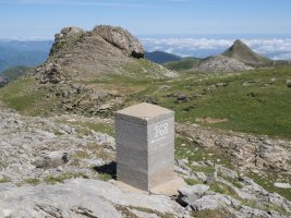 268. mugarria Latras mendian