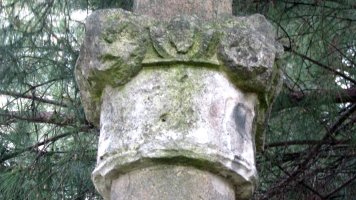 Cruz Negra gurutzea, Iruñea