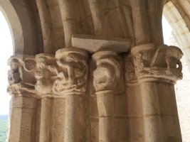 San Vicente eliza, Larunbe