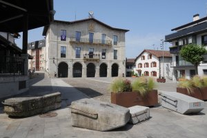 Idi-dematako harriak Astigarragako Foru plazan