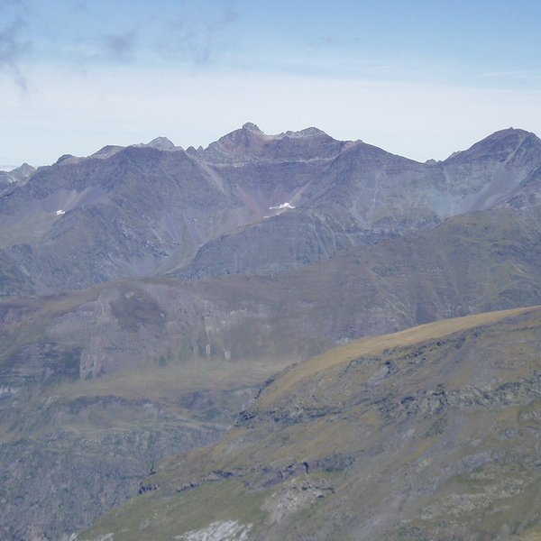 Hego-mendebaldetik ikusita, Astazou Handitik