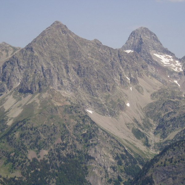 Arriel eta Palas Foratatako mendebaldeko tontorretik ikusita, hegoaldetik