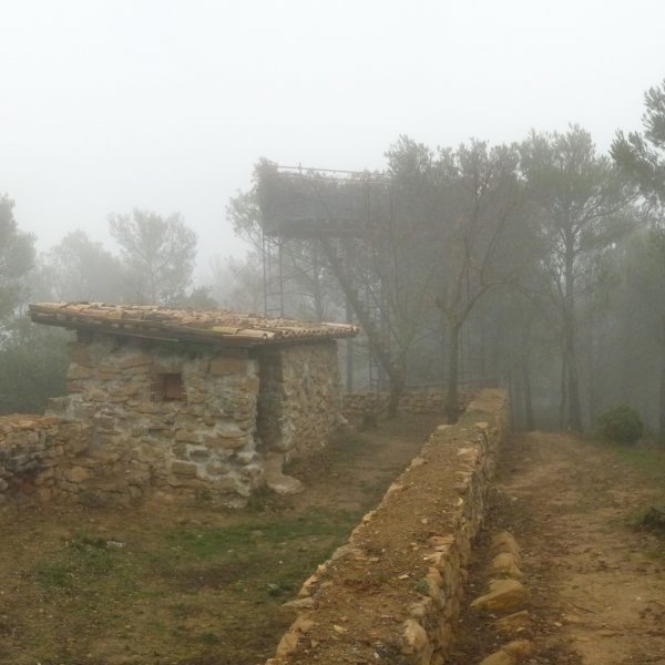 Santa Barbarako gailurra, ehiztarien aterpea eta guzti