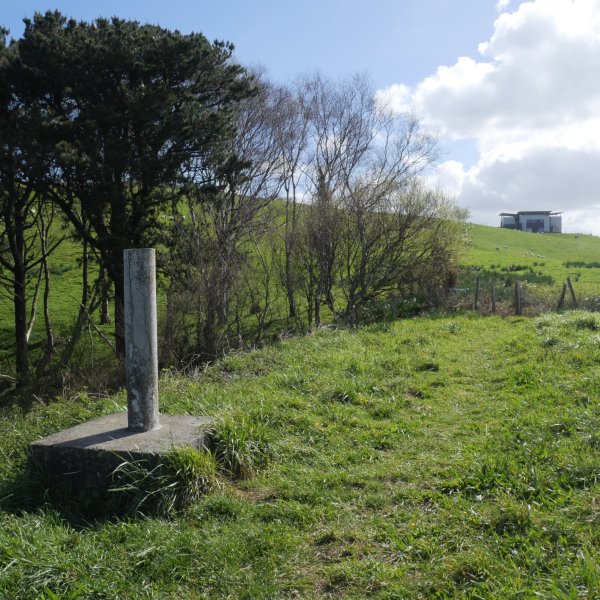 Ameztimendiko erpin geodesikoa, Zarautz aldeko bizkarrean
