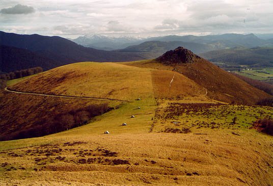 Mtik, Mendiaundi aldetik
