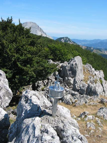 Santikurutz tontorra eta buzoia