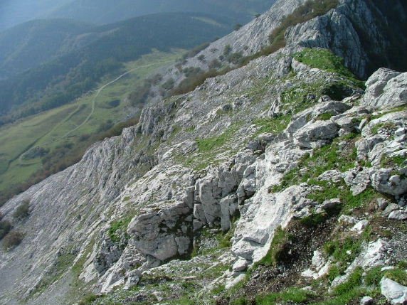 NO OS SALGAIS DE ESTE SENDERO TANTO AL SUBIR COMO AL BAJAR
