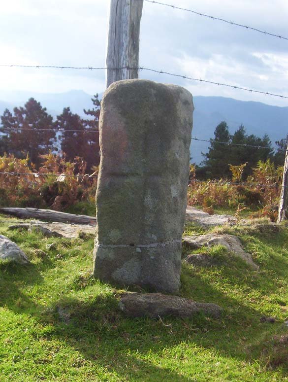 Orreagako mugarria Bianditzeko bidean