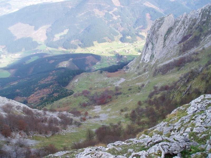 Anboto Sakona tontorretik ikusita; barren-barrenean Arrazola