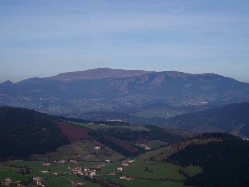 Anbotoko maldetatik ikusita