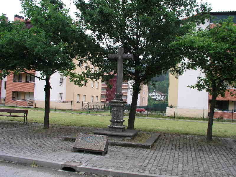 Luiando-Malato Gurutzea (Malato zuhaitza gogoratzeko)