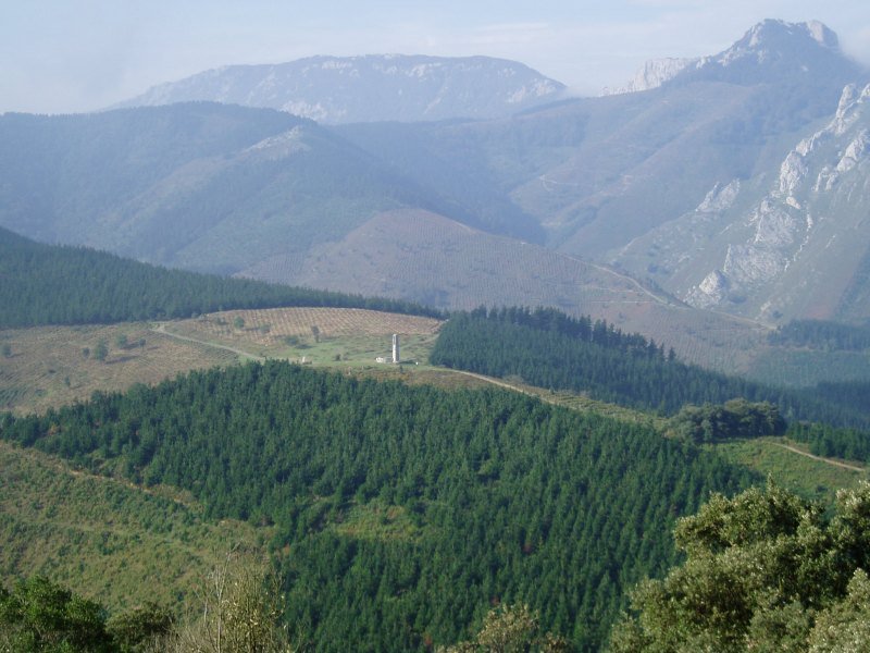 Besaide Udalaitzera igotzen den bidetik ikusita